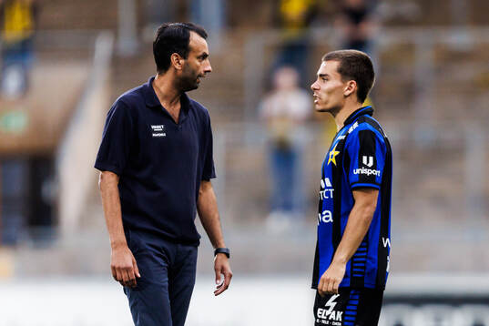 Sirius tränare Andreas Engelmark och Leo Walta deppar
