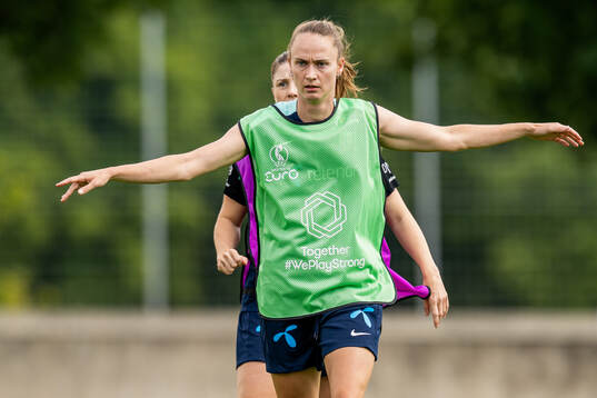 Caroline Graham Hansen and Maren Mjelde of the Norwegian