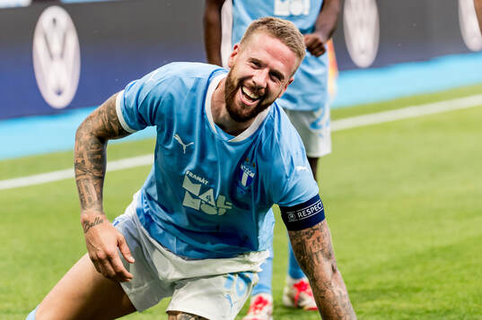 Pontus Jansson celebrates