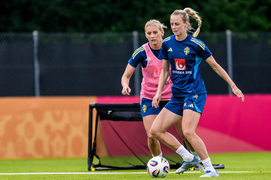 Ellen Wangerheim and Amanda Ilestedt of the Swedish women's