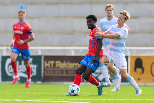 Helsingborgs Samuel Asoma och FC Helsingörs Robert Marcus