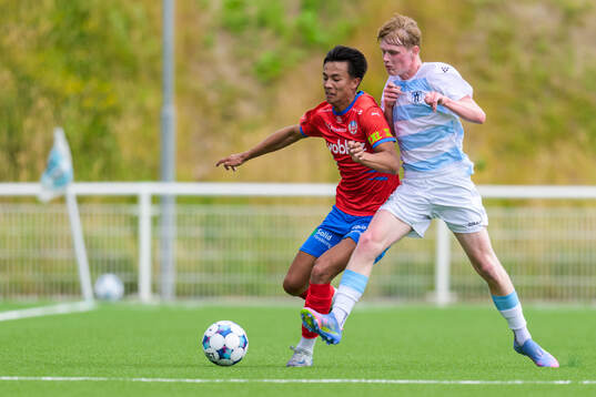 Helsingborgs Max Bjurström och FC Helsingörs Emil Morgan