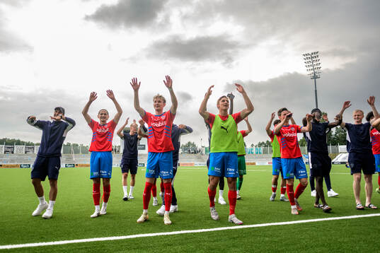 Helsingborgs Alexander Johansson jublar med lagkamrater
