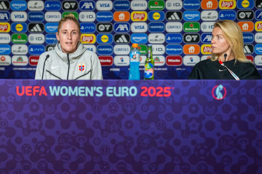Head coach Gemma Grainger and Ada Hegerberg of the