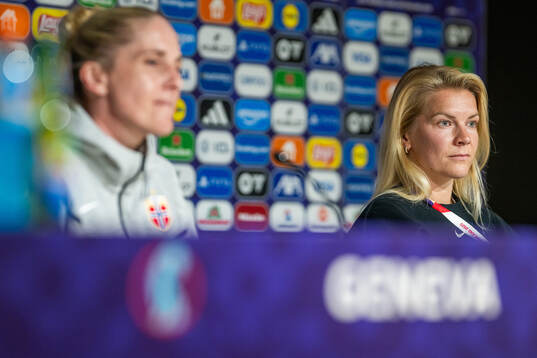 Head coach Gemma Grainger and Ada Hegerberg of the