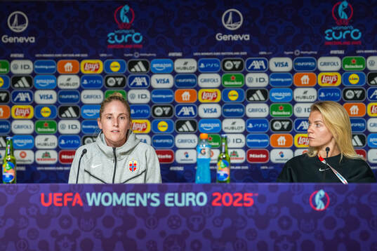 Head coach Gemma Grainger and Ada Hegerberg of the