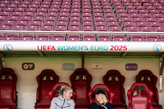 Head coach Gemma Grainger and Ada Hegerberg of the