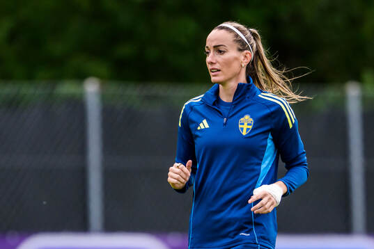 Bläddra bland fler bilder av UEFA Women's Euro 2025, day 15, Sweden, Training