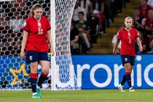 Signe Gaupset and Guro Reiten look dejected