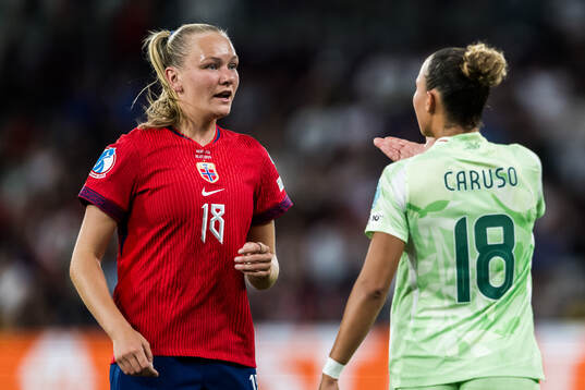 Frida Maanum of Norway and Arianna Caruso of Italy