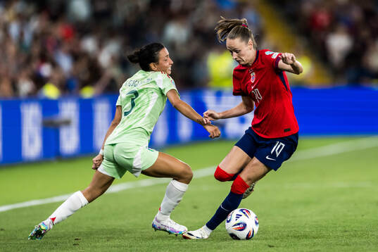 Lucia Di Guglielmo of Italy and Caroline Graham Hansen of