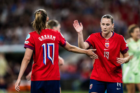 Caroline Graham Hansen and Elisabeth Terland of Norway