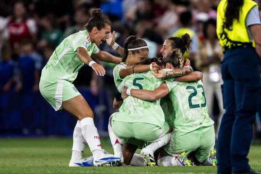 Players of Italy celebrate