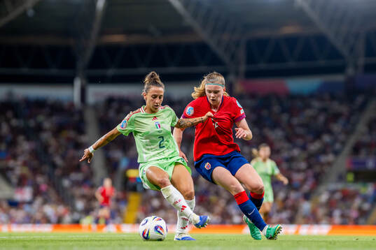 Elisabetta Oliviero of Italy and Signe Gaupset of Norway