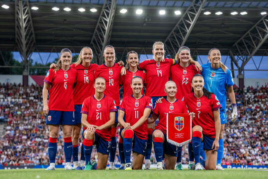 The starting eleven of Norway pose for a team photo