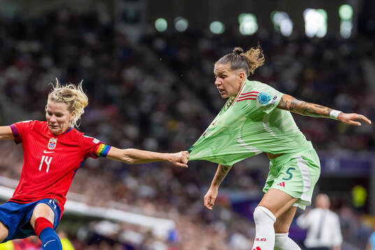 Ada Hegerberg of Norway and Elena Linari of Italy