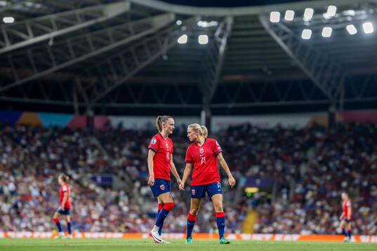 Caroline Graham Hansen and Lisa Naalsund of Norway