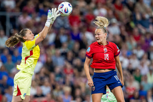 Goalkeeper Laura Giuliani of Italy and Frida Maanum of