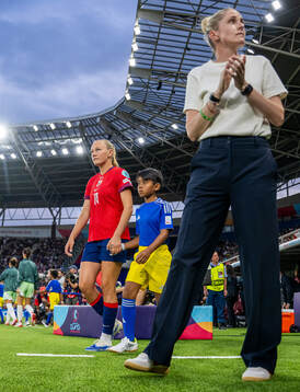 Frida Maanum and head coach Gemma Grainger of Norway