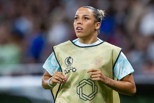 Celin Bizet Dønnum of Norway warms up