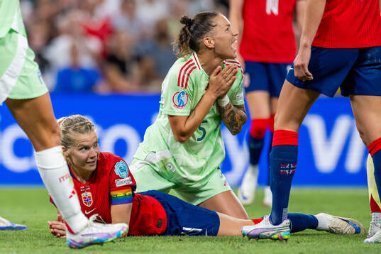 Ada Hegerberg of Norway and Elena Linari of Italy