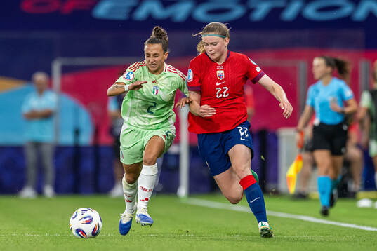 Elisabetta Oliviero of Italy and Signe Gaupset of Norway