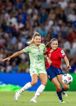 Michela Cambiaghi of Italy and Guro Reiten of Norway