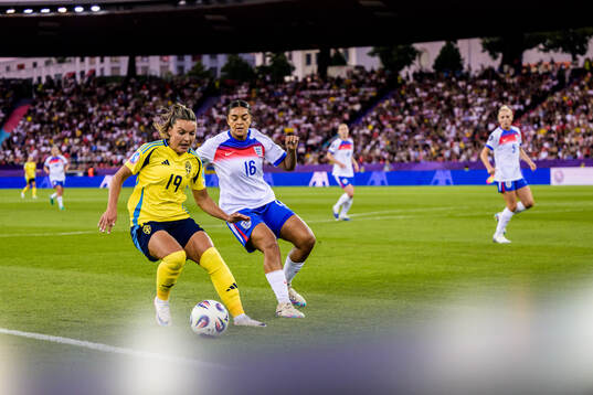 Johanna Rytting Kaneryd of Sweden and Jessica Carter of