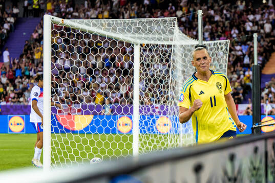Stina Blackstenius of Sweden celebrates
