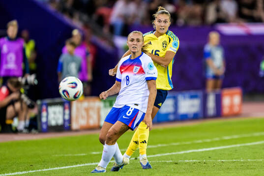 Georgia Stanway of England and Filippa Angeldahl of Sweden