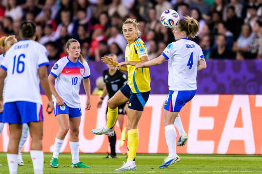 Fridolina Rolfö of Sweden and Keira Walsh of England