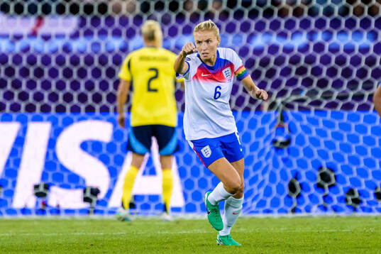 Leah Williamson of England celebrates