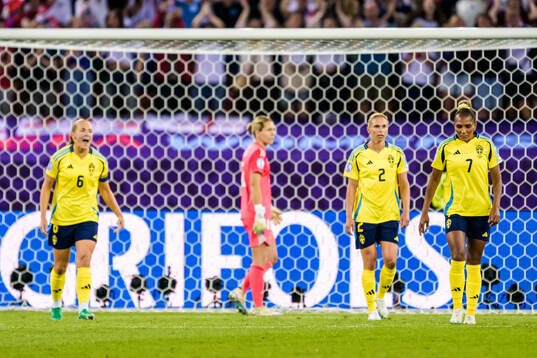 Magdalena Eriksson, goalkeeper Jennifer Falk, Jonna