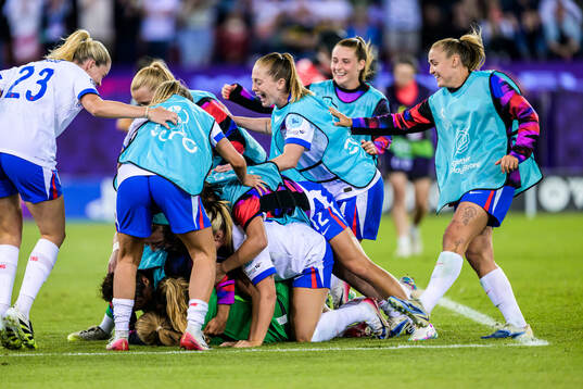 Players of England celebrate