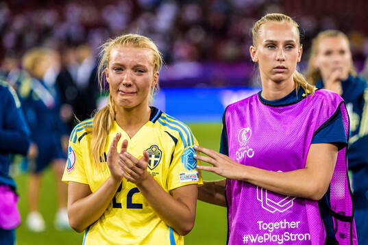 Smilla Holmberg and Ellen Wangerheim of Sweden looks