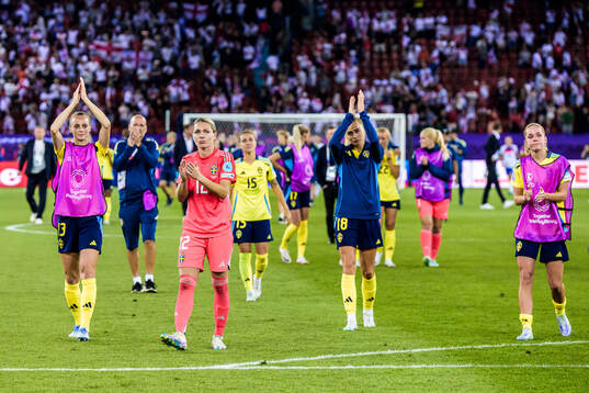 Amanda Ilestedt, goalkeeper Jennifer Falk and Fridolina