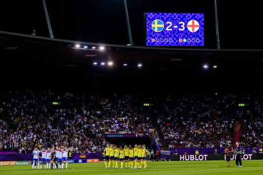Players of England and of Sweden