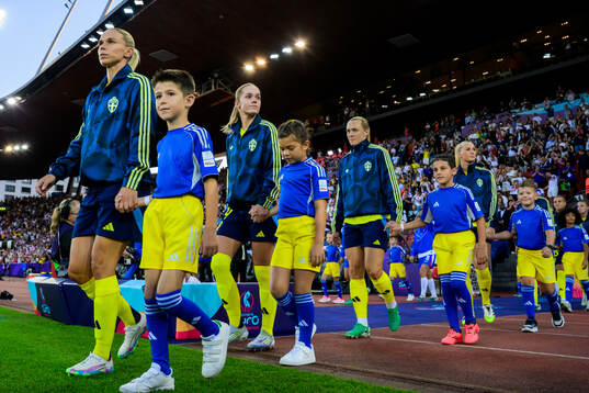 Jonna Andersson and Hanna Lundkvist of Sweden enters the