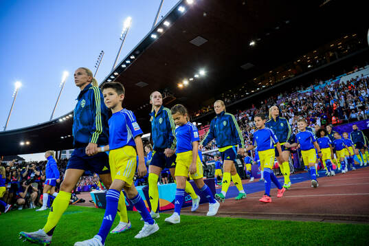 Jonna Andersson and Hanna Lundkvist of Sweden enters the