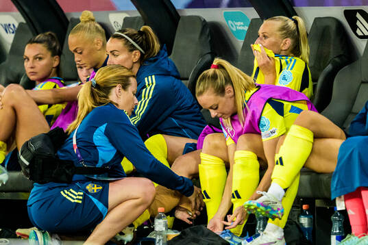 Stina Blackstenius of Sweden get's treatment