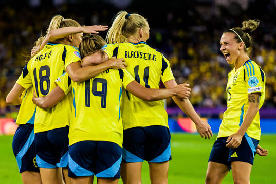 Julia Zigiotti Olme of Sweden celebrates with her teammates