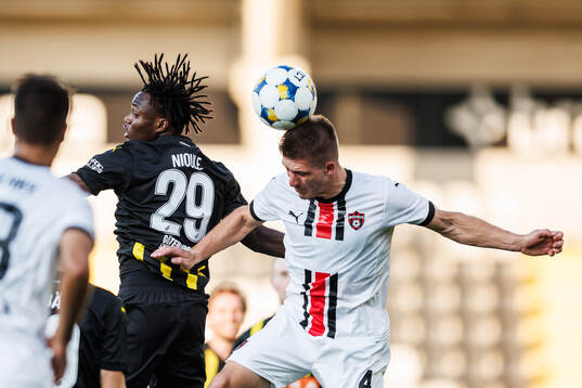 Libor Holik of Spartak Trnava and Severin Nioule of Häcken