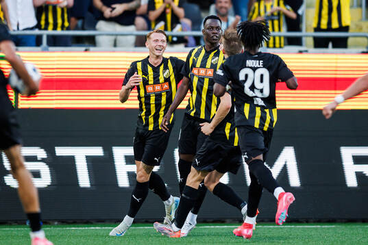 John Paul Dembe of Häcken celebrate