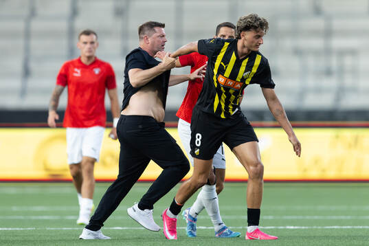 Head coach Jens Gustafsson and Silas Andersen of Häcken