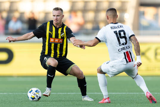 Marius Lode of Häcken and Timotej Kudlicka of Spartak