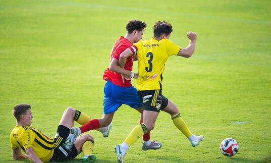 IFK Hässleholms Axel Henriksson och Viktor Ahlgren stoppar