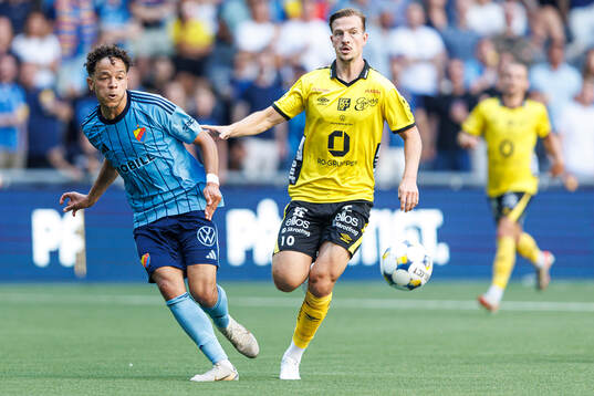 Djurgårdens Mikael Anderson och Elfsborgs Simon Olsson