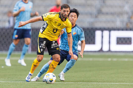 Elfsborgs Arber Zeneli och Djurgårdens Keita Kosugi