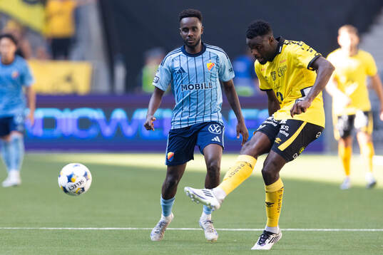 Djurgårdens Tokmac Nguen och Elfsborgs Ibrahim Buhari