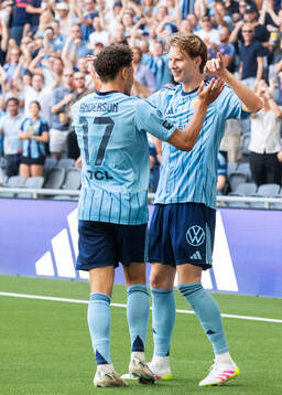 Djurgårdens Mikael Anderson och August Priske Flyger jublar